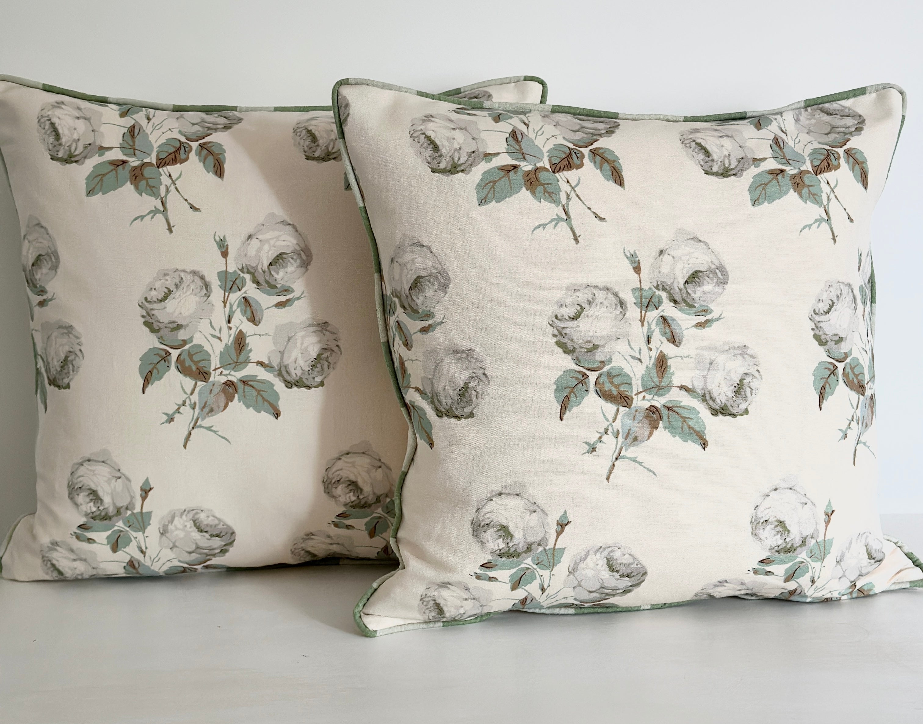 Bowwood cushion with contrast pipe