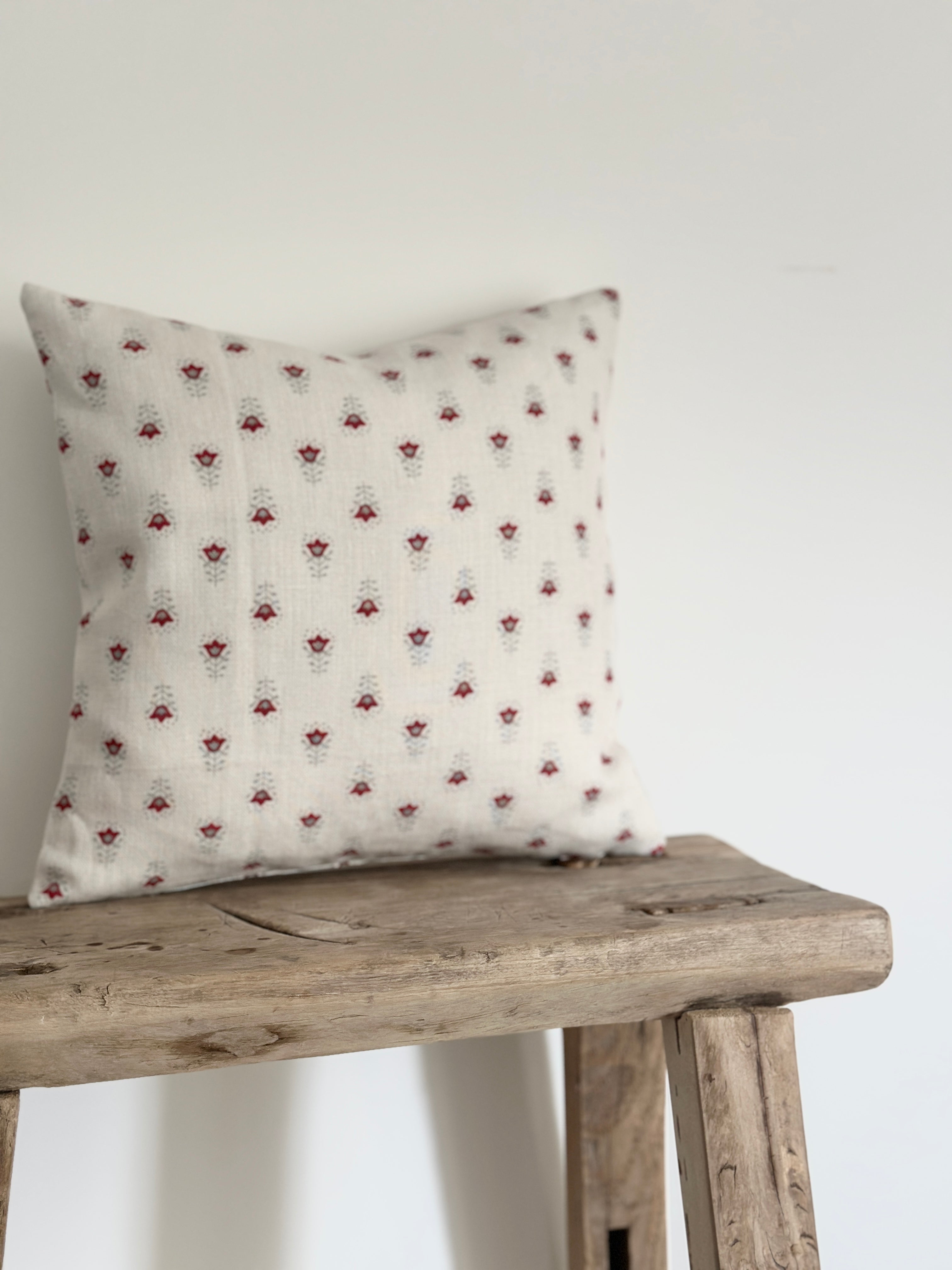 Small flower mini cushion