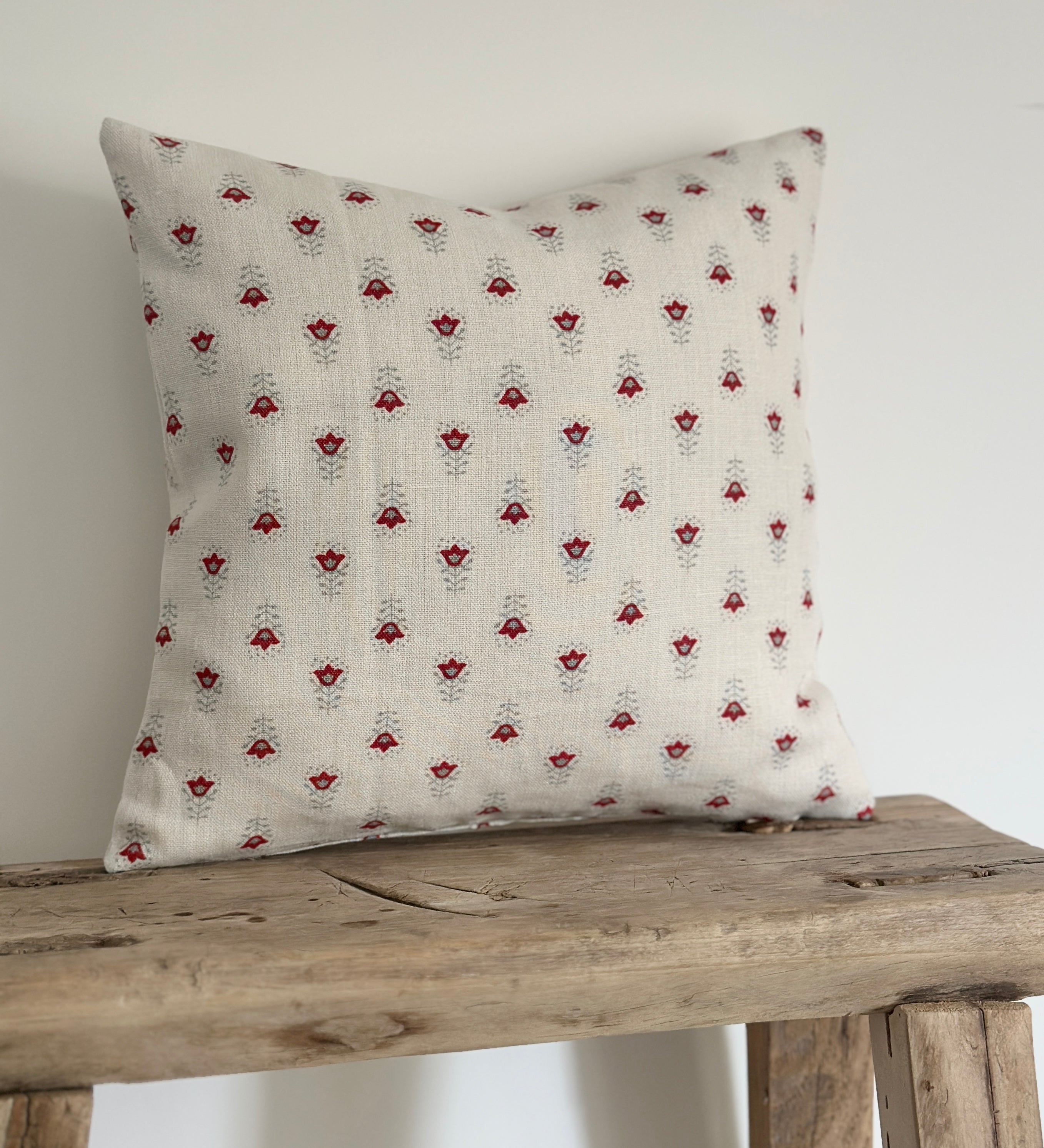 Small flower mini cushion