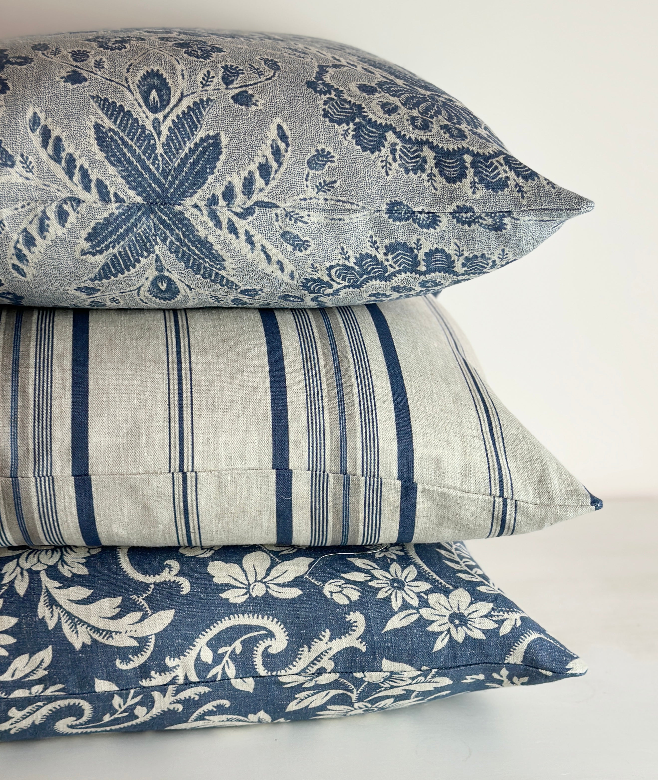 Multi stripe navy in natural linen