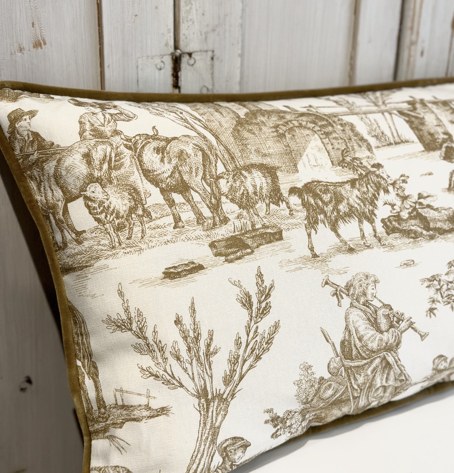 Toile Babtiste Lumber cushion