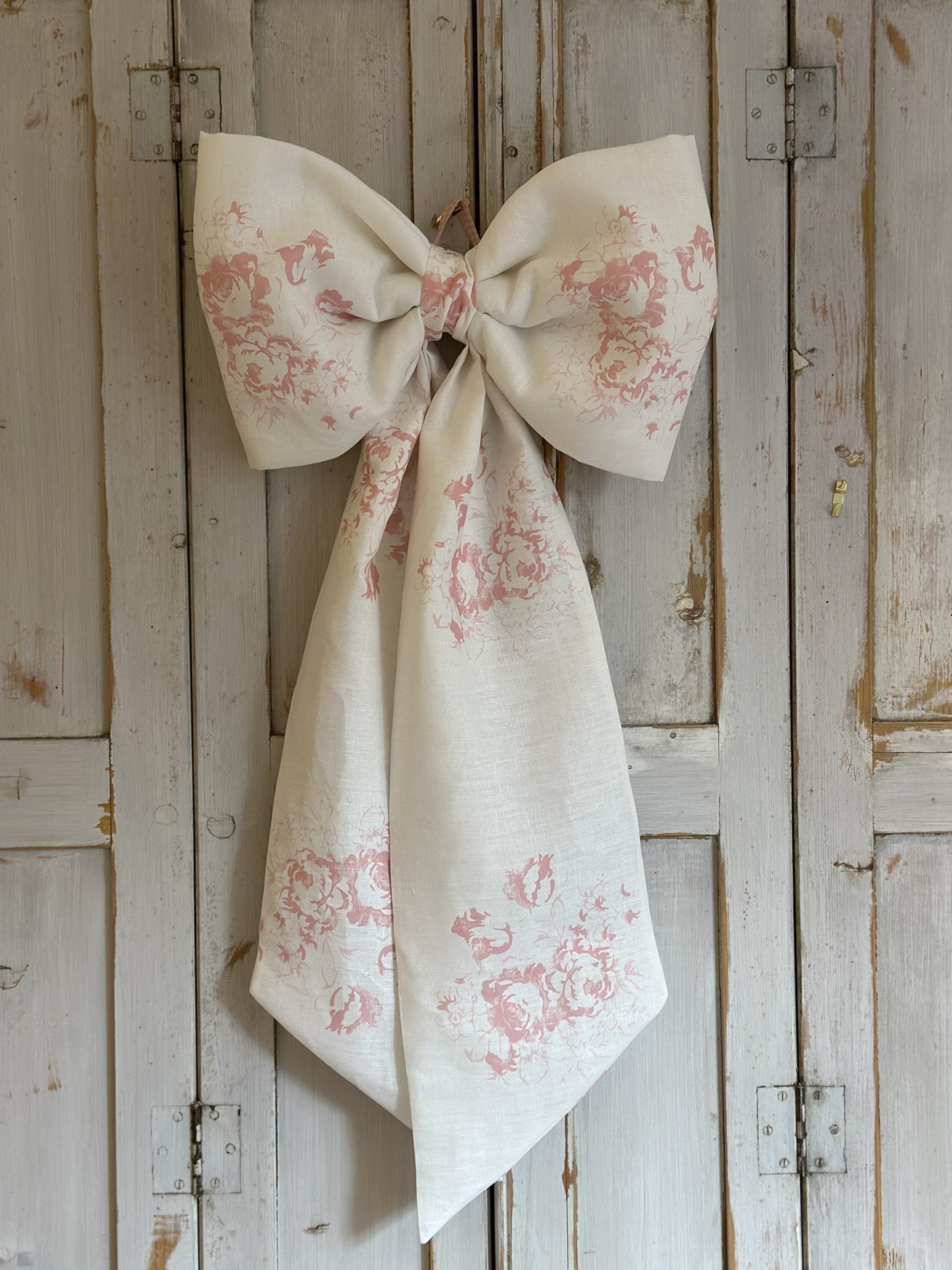 Large Hatley pink linen bow