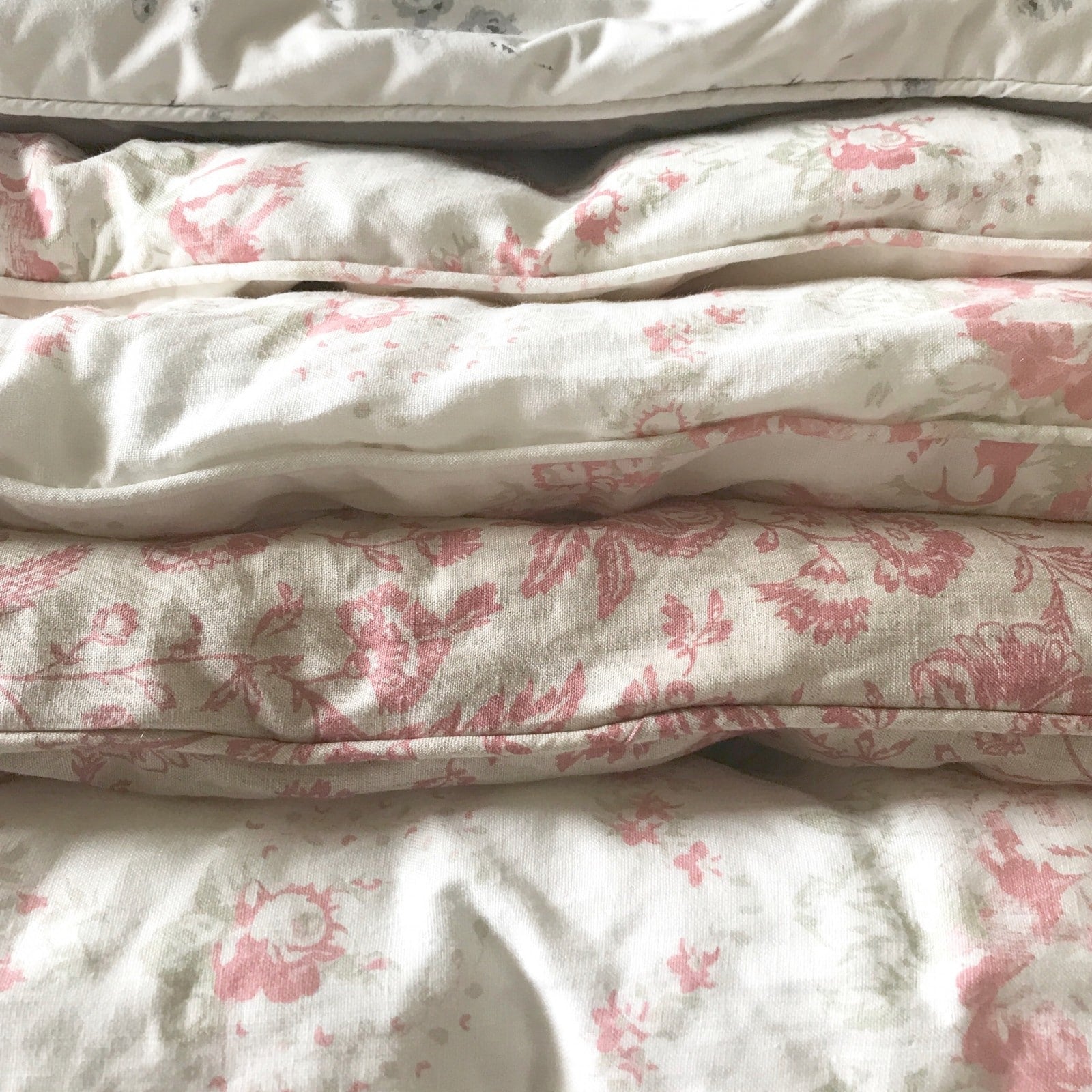Cabbages & Roses Eiderdown single