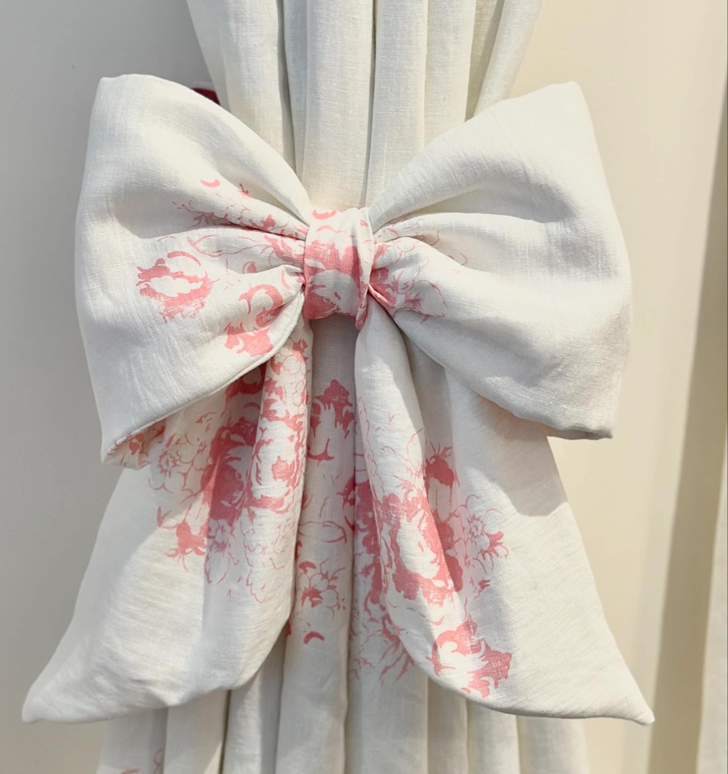 Cabbages and Roses bow