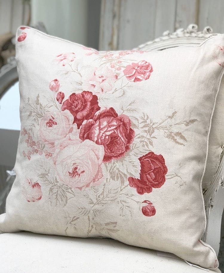 Red roses linen cushion