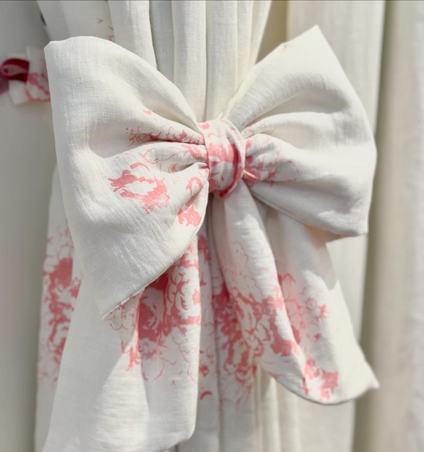 Cabbages and Roses bow