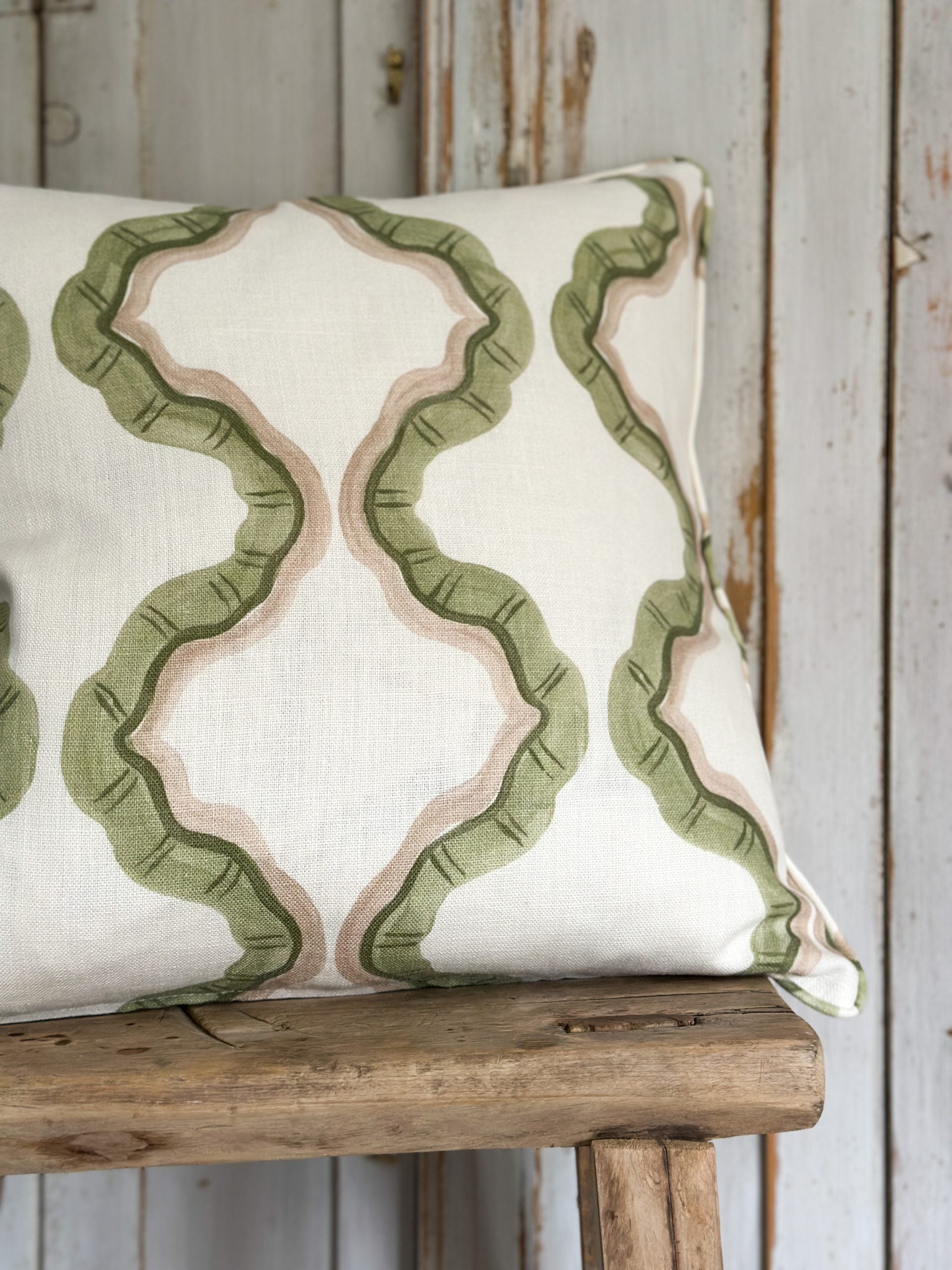 Ruffle 008 Kew large cushion
