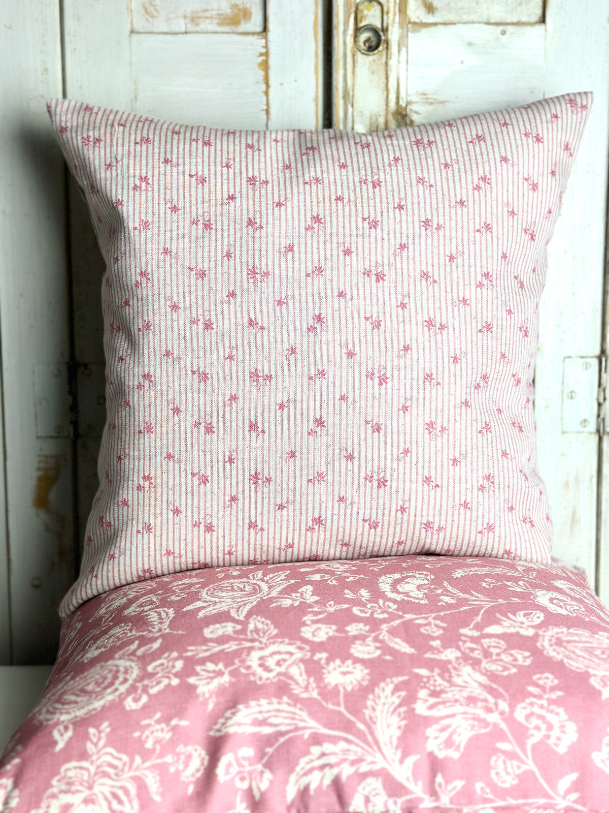 Metro berry on natural linen