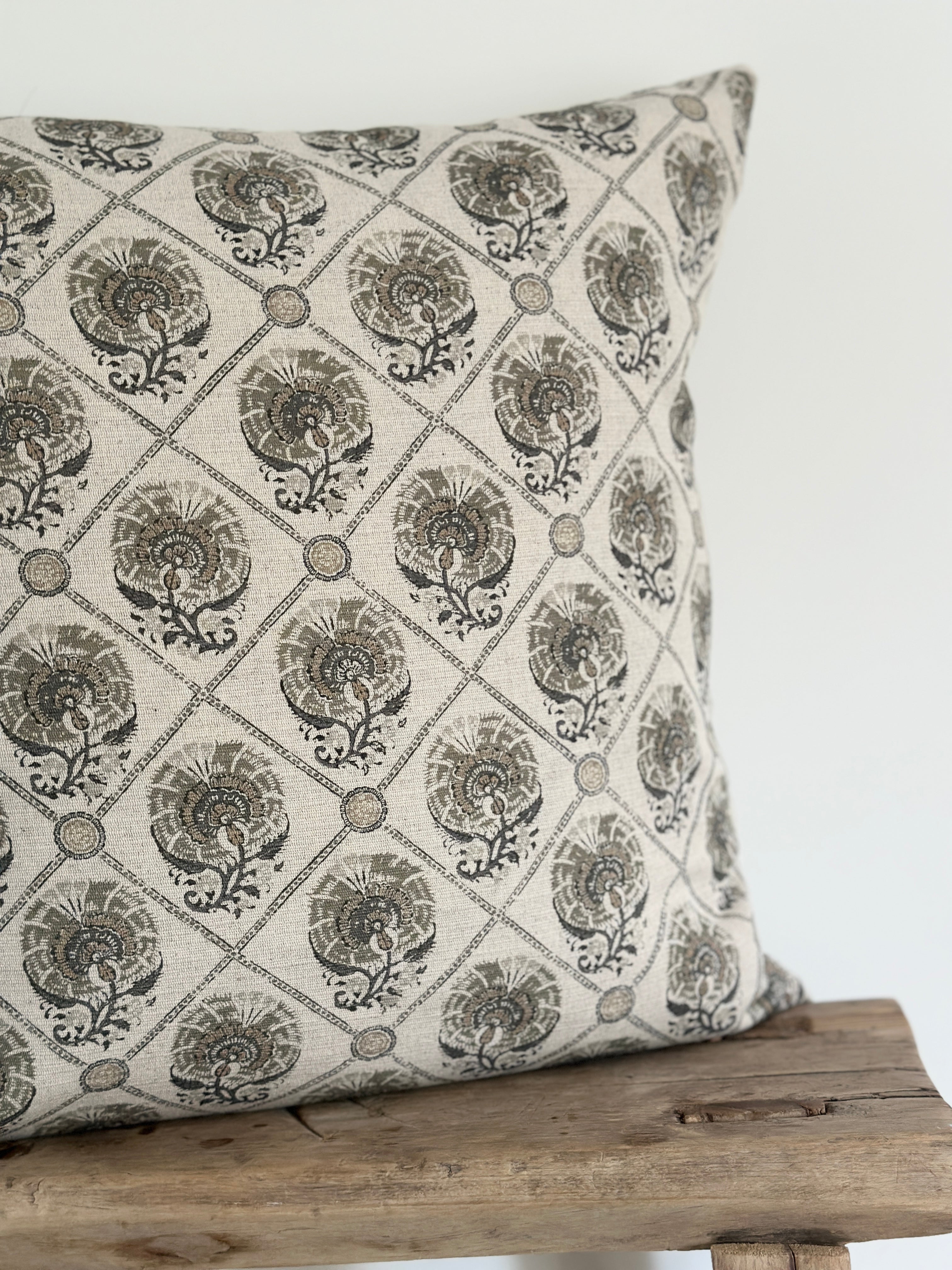 Jaya cushion