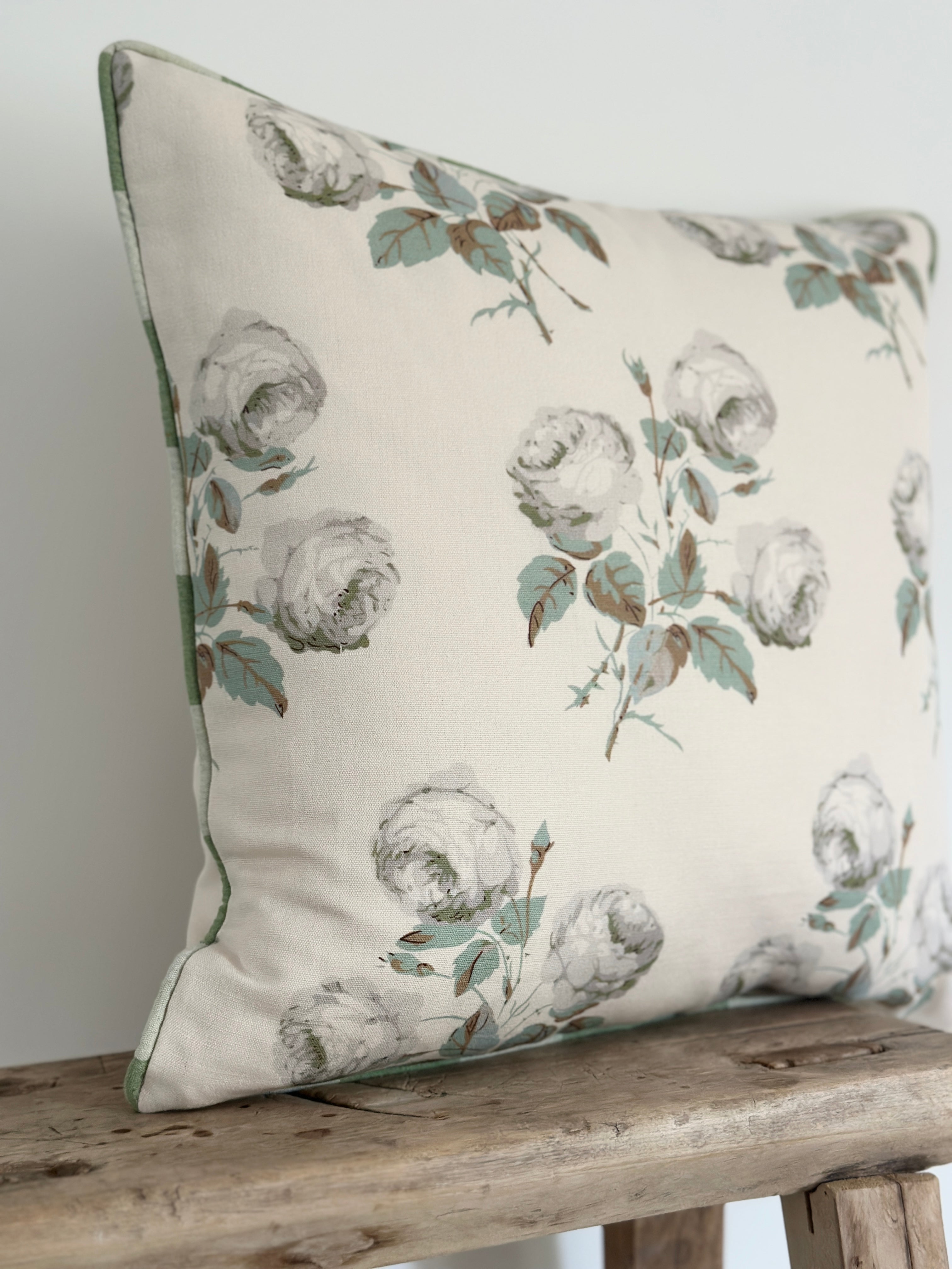 Bowwood cushion with contrast pipe