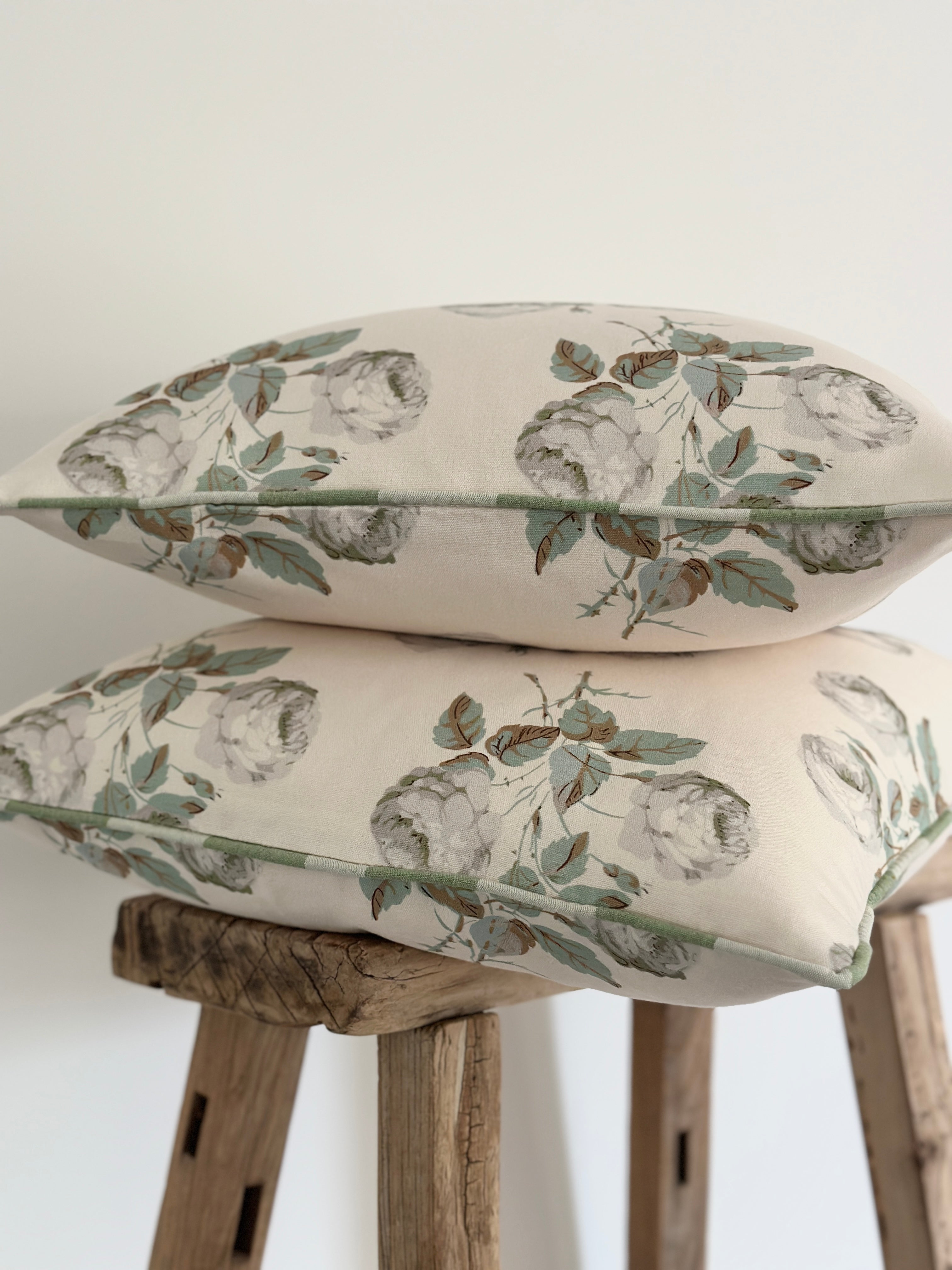 Bowwood cushion with contrast pipe
