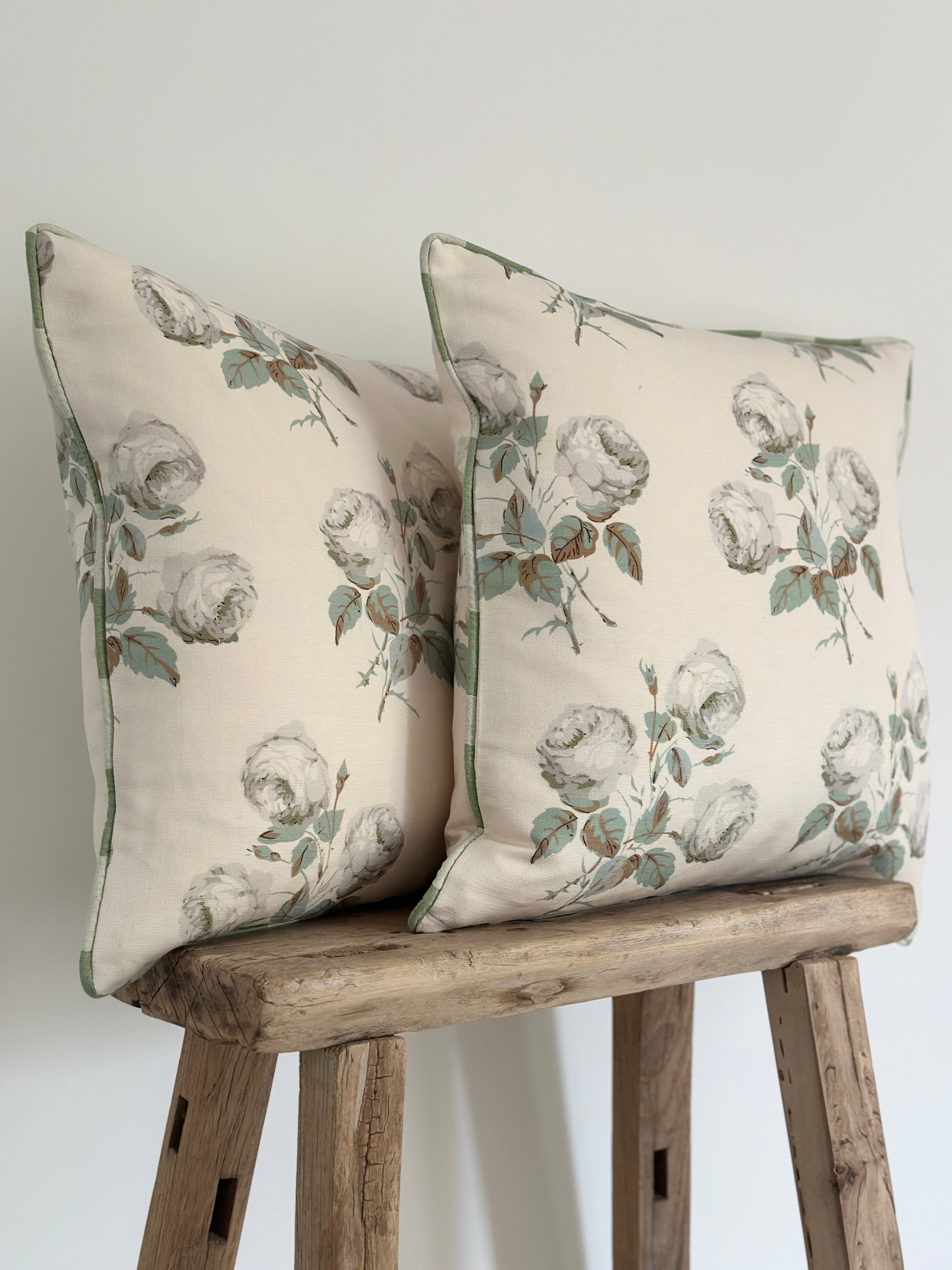 Bowwood cushion with contrast pipe