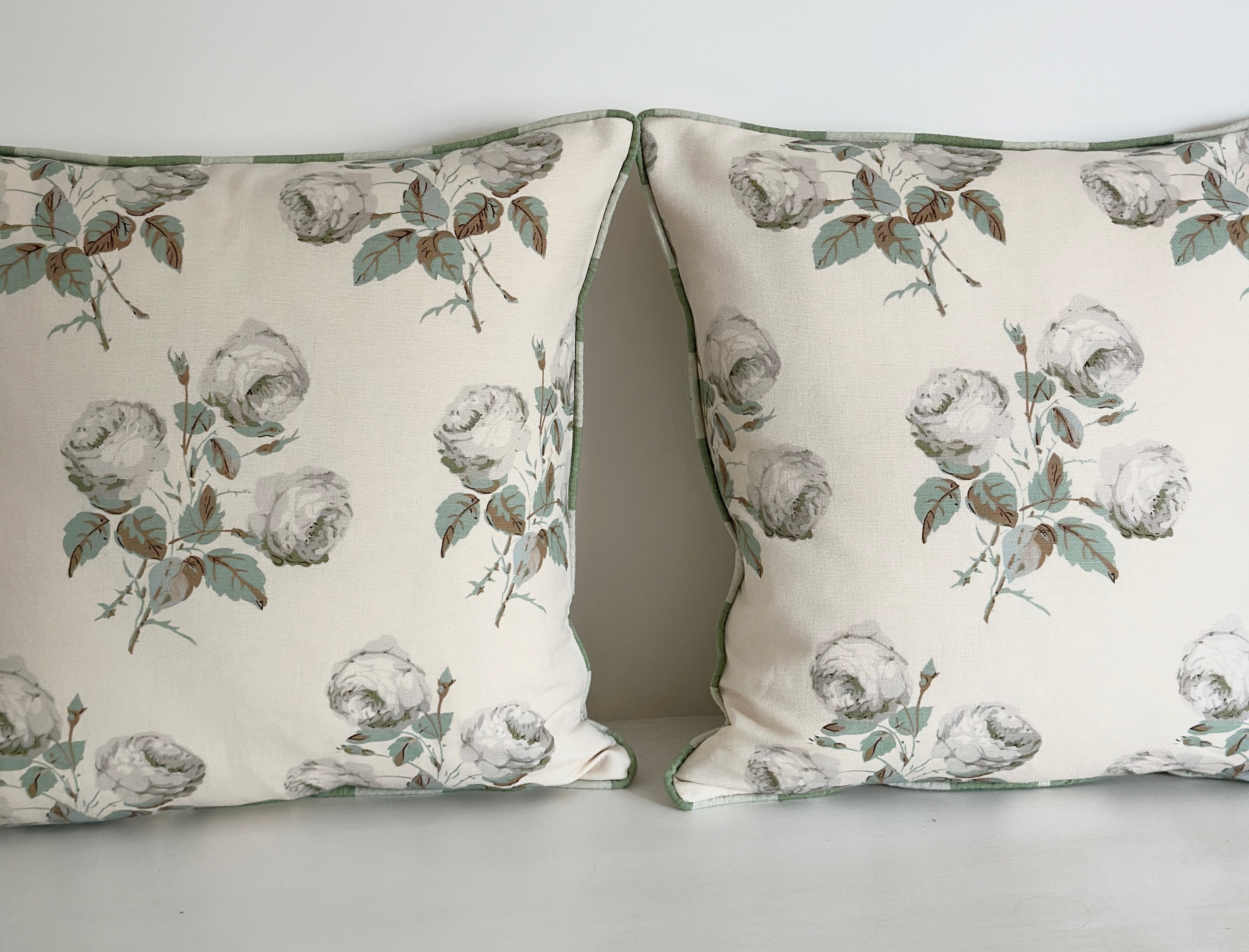 Bowwood cushion with contrast pipe