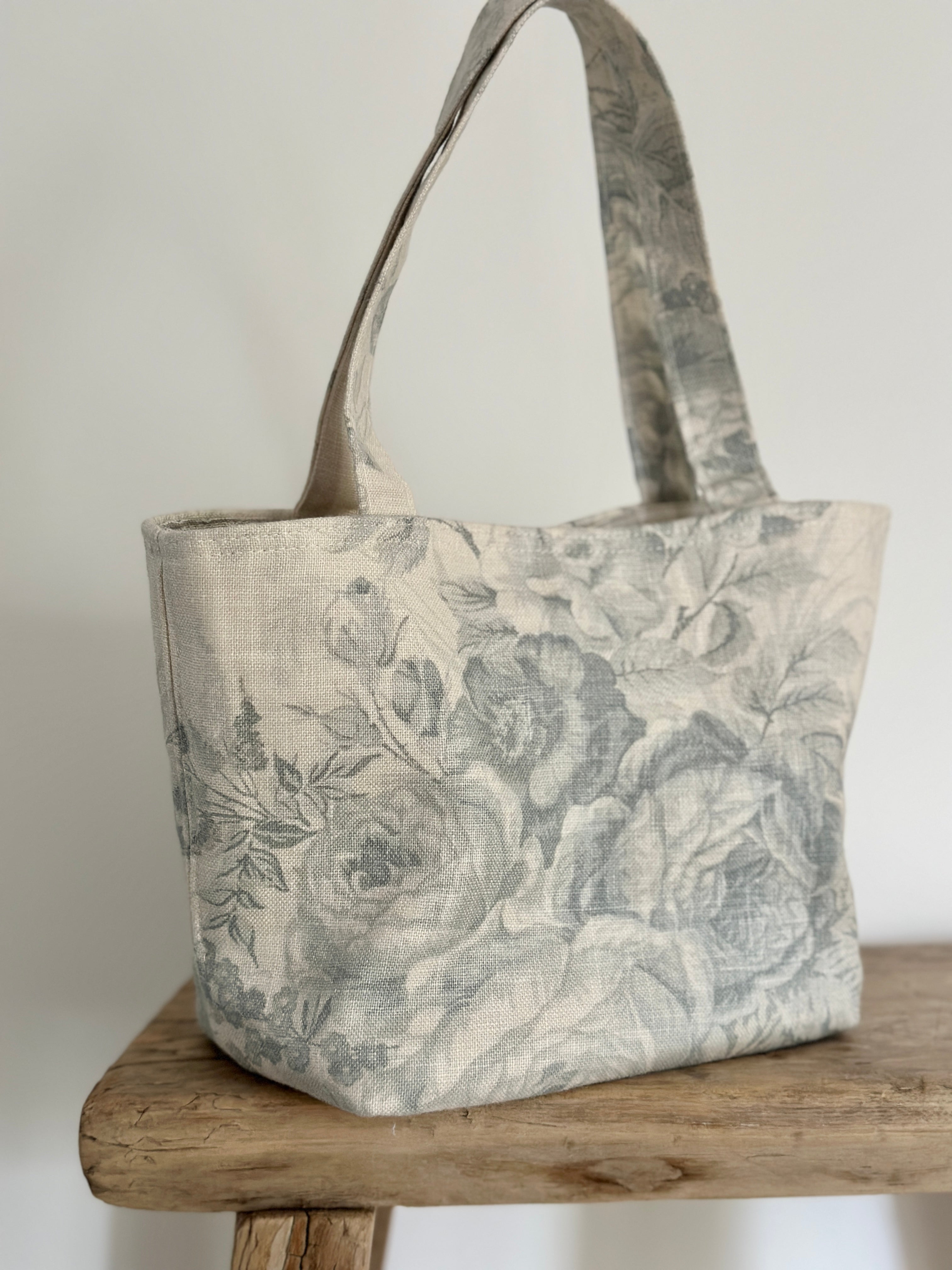 Blue Roses summer bag