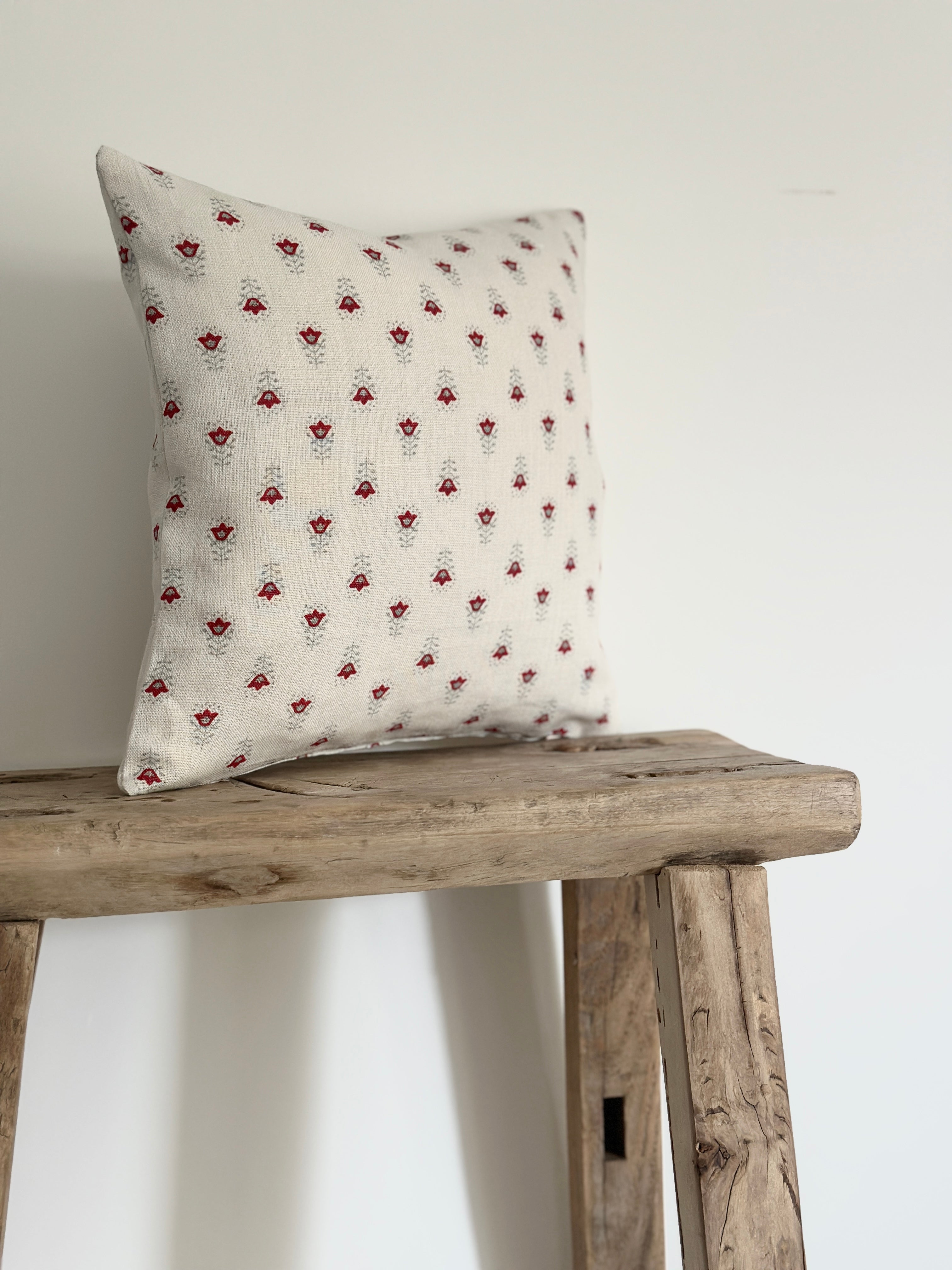 Small flower mini cushion