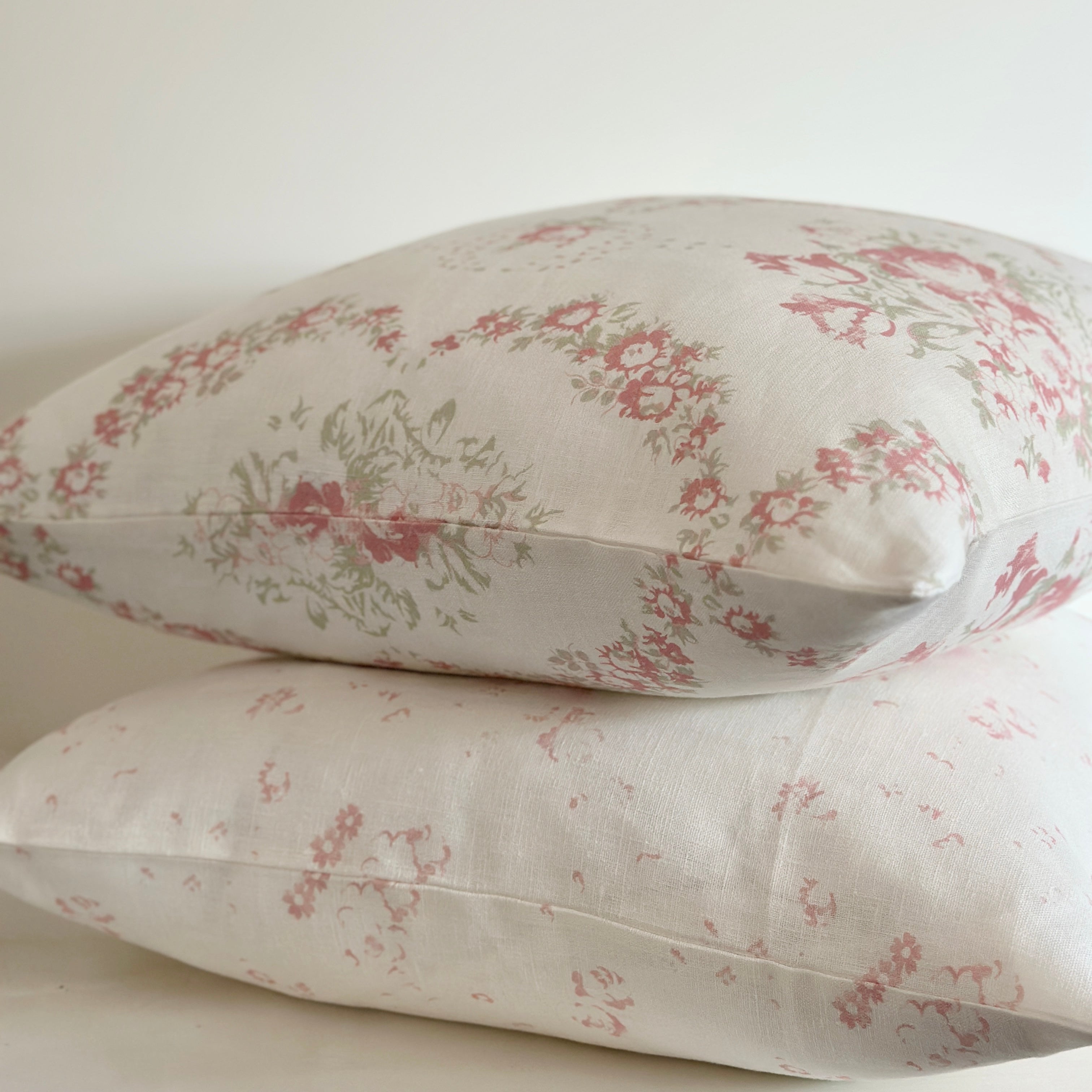 Bees cushion