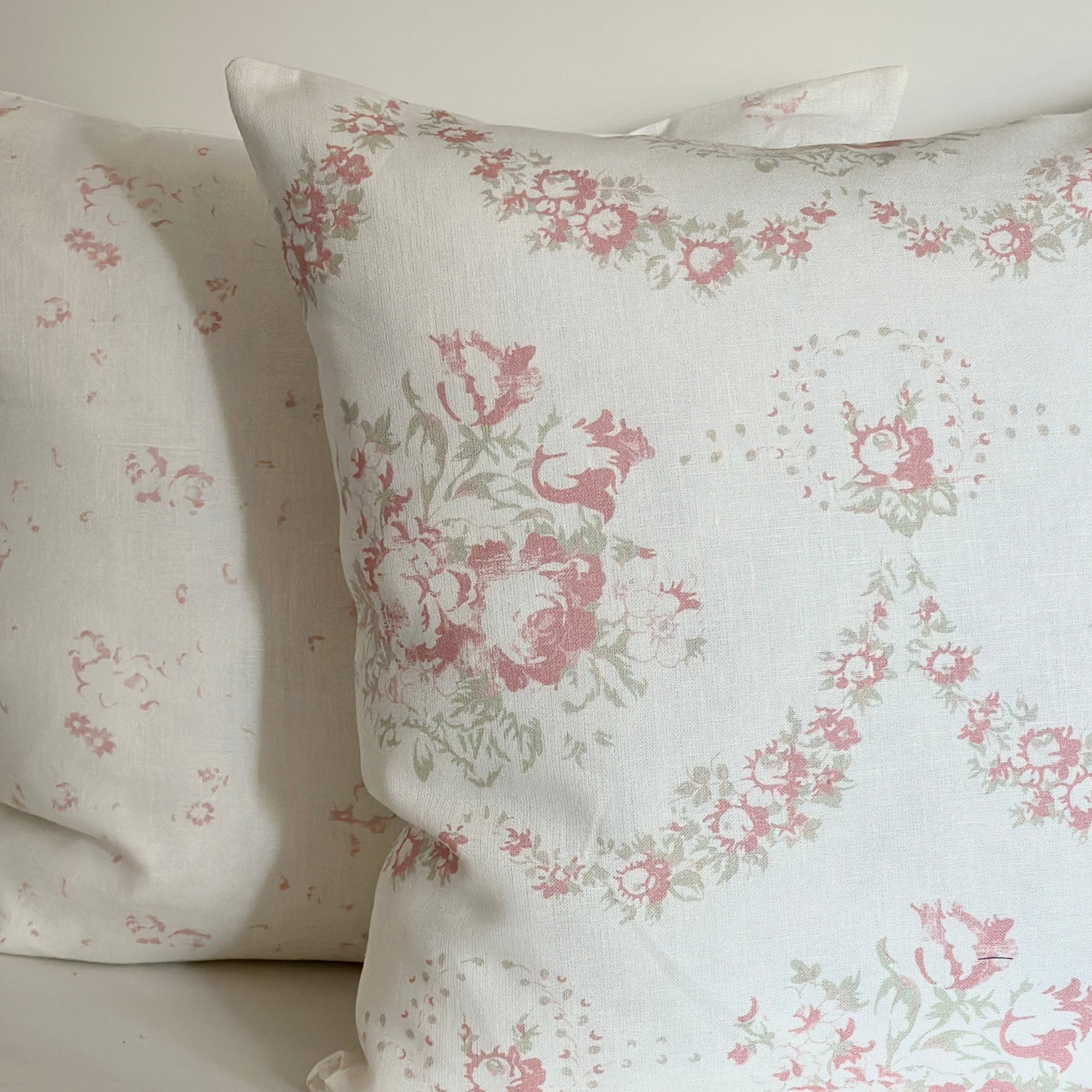 Bees cushion