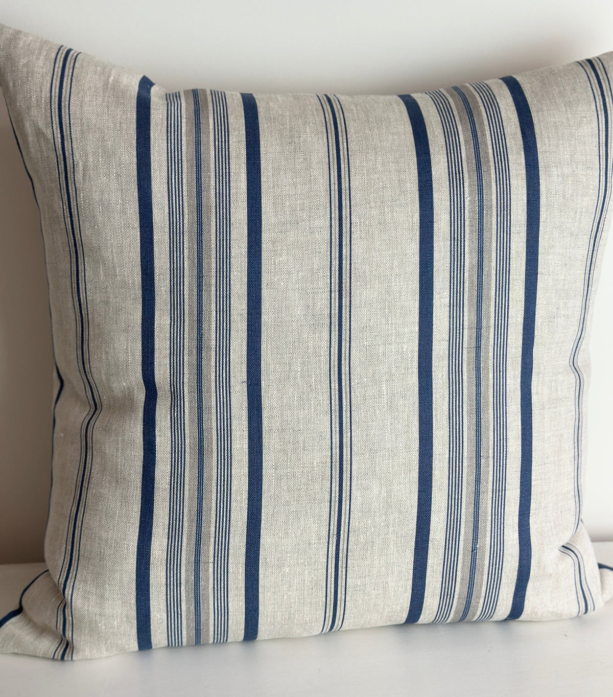 Multi stripe navy in natural linen