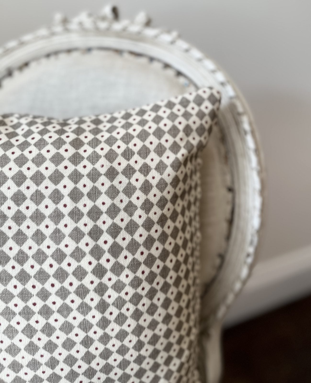 Diamond dot 18" cushion
