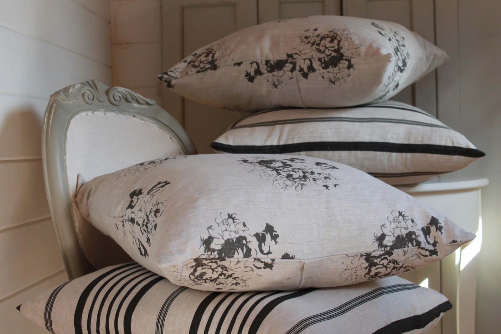 Hatley black cushion