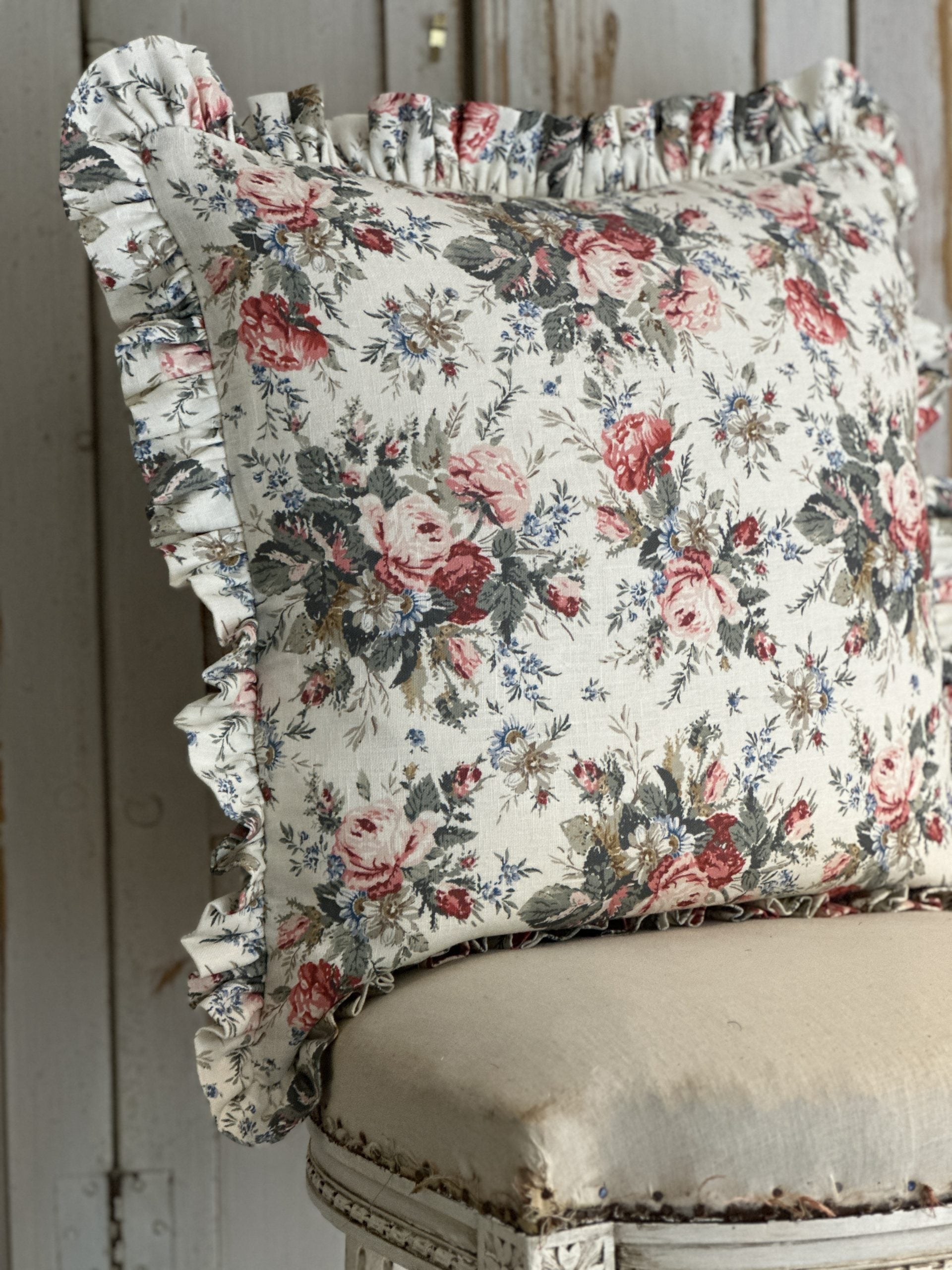 Sprig Rose sqaure frilled cushion
