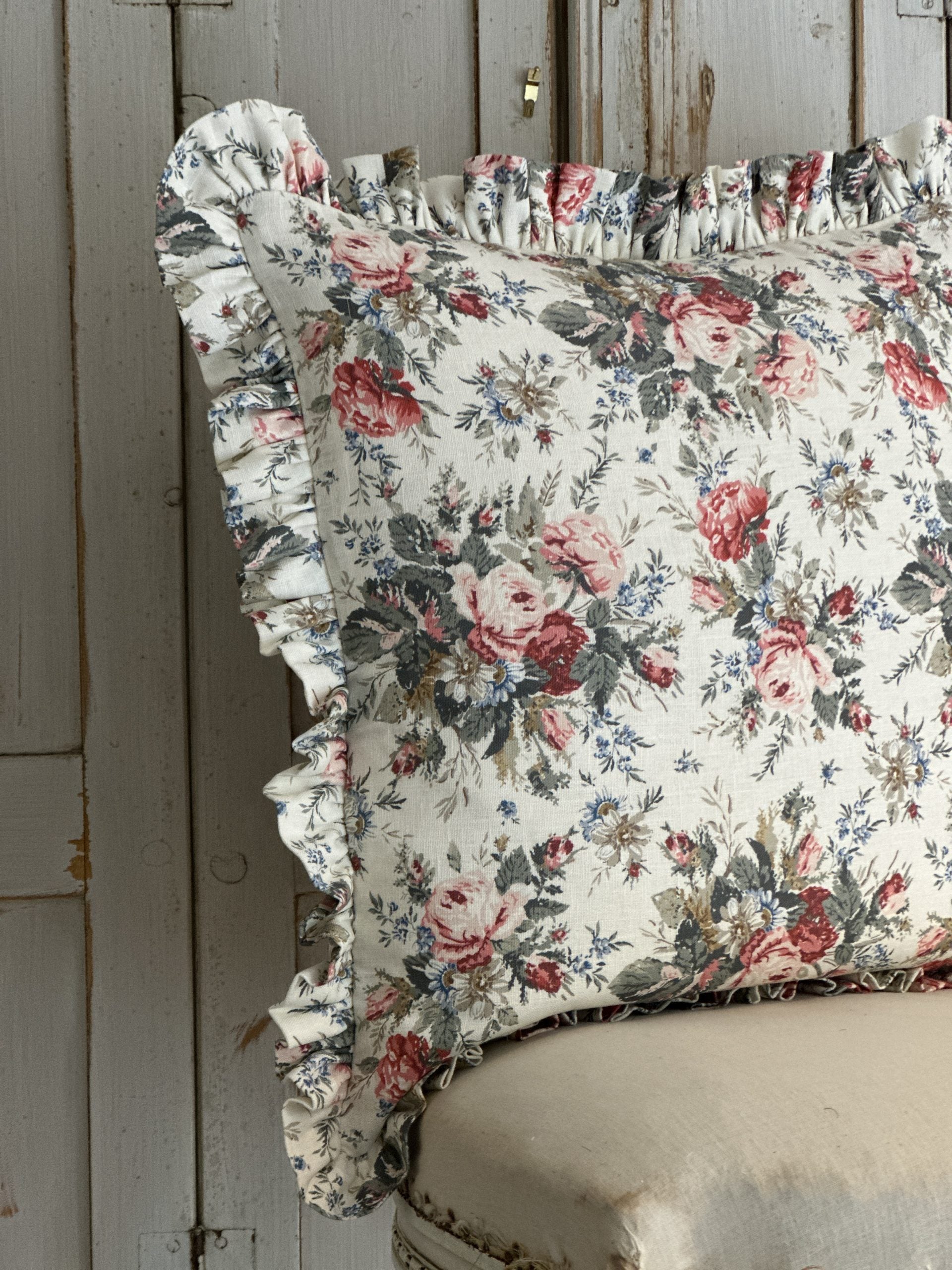 Sprig Rose sqaure frilled cushion