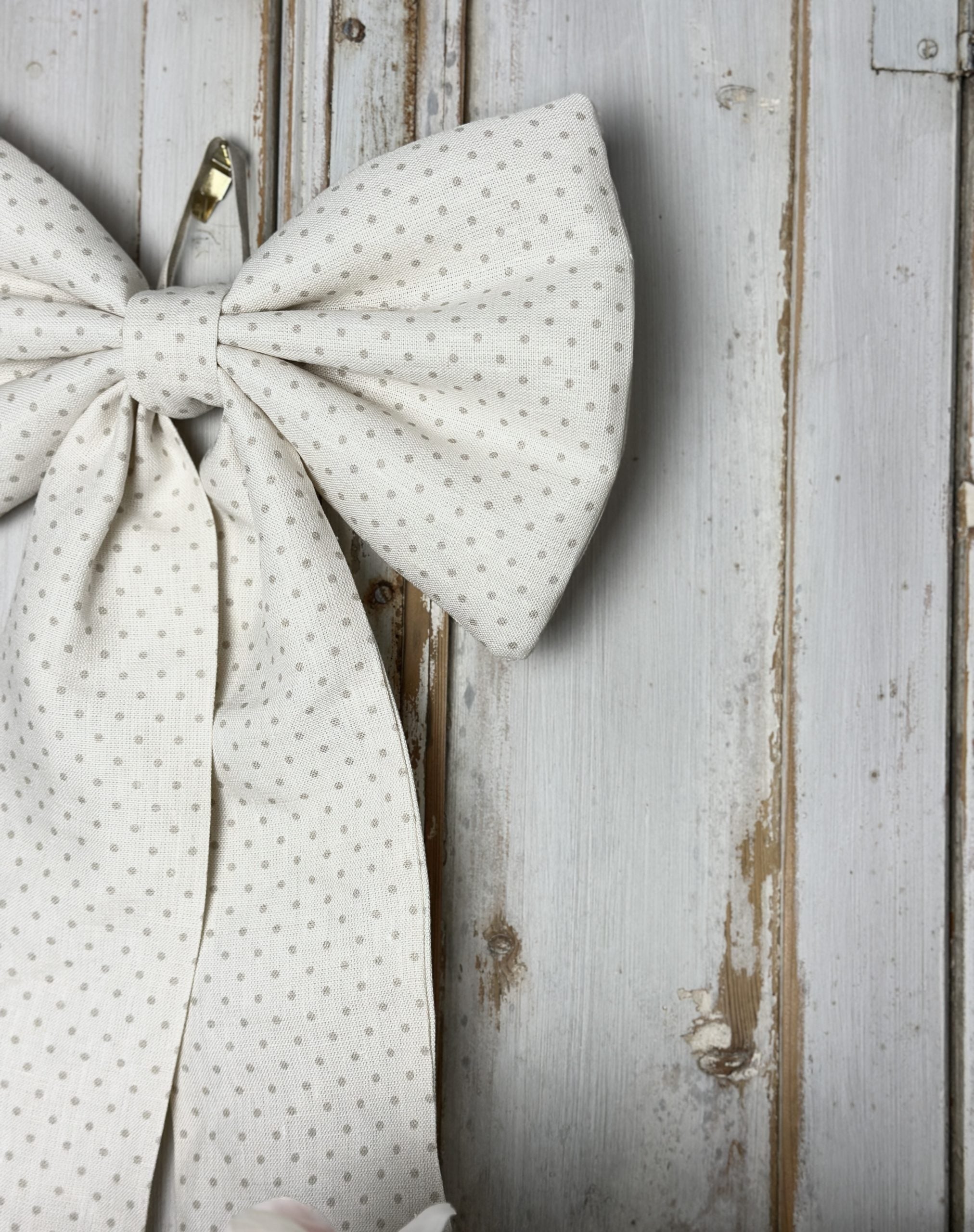 Grey spot bow
